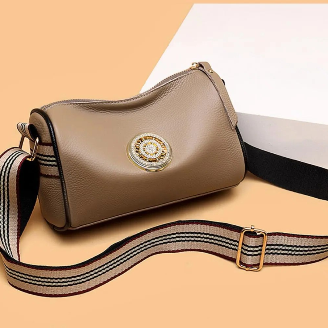 Veronica Boston Tas | Compact & Casual in de kleur Khaki voor dames in Casual stijl geschikt voor alle seizoenen.