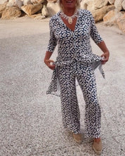 Vintage zomersetje met revers en knopen in de kleur Marineblauw voor dames in Heritage stijl ideaal voor de lente.