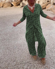 Vintage zomersetje met revers en knopen in de kleur Marineblauw voor dames in Heritage stijl ideaal voor de lente.