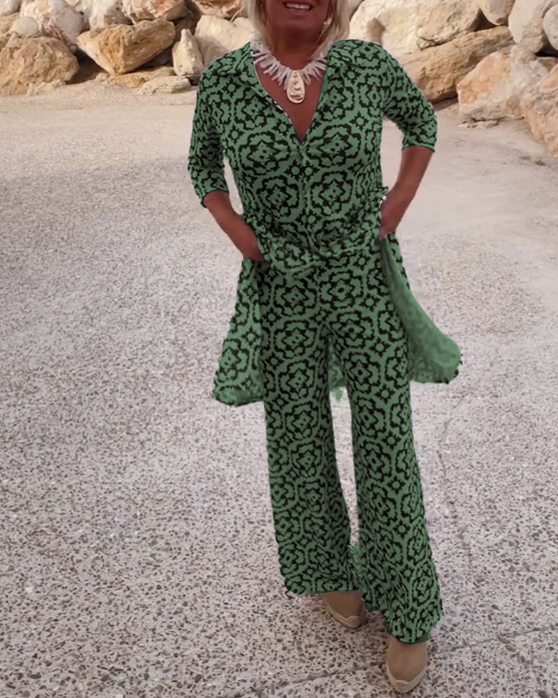 Vintage zomersetje met revers en knopen in de kleur Marineblauw voor dames in Heritage stijl ideaal voor de lente.