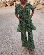 Vintage zomersetje met revers en knopen in de kleur Marineblauw voor dames in Heritage stijl ideaal voor de lente.