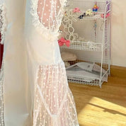 Viola | Flared broek | Hoge taille | Kantdetails in de kleur Wit voor in stijl ideaal voor de lente.