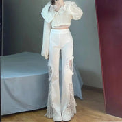 Viola | Flared broek | Hoge taille | Kantdetails in de kleur Wit voor in stijl ideaal voor de lente.