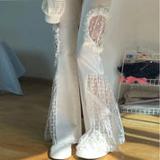 Viola | Flared broek | Hoge taille | Kantdetails in de kleur Wit voor in stijl ideaal voor de lente.