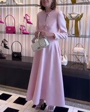 Arial | Effen kleur elegante jurk met strikken in de kleur Roze voor dames in stijl ideaal voor de herfst.