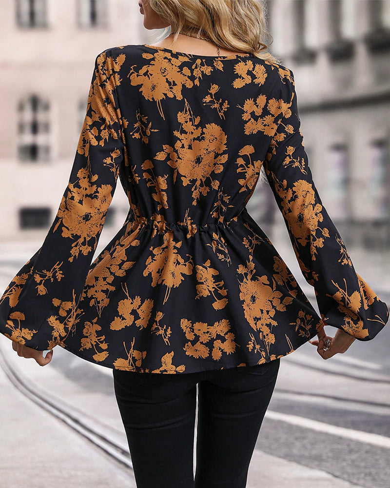 Autumn | Stylish blousje met V-hals in de kleur Zwart voor dames in stijl ideaal voor de herfst.