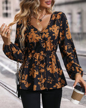 Autumn | Stylish blousje met V-hals in de kleur Zwart voor dames in stijl ideaal voor de herfst.