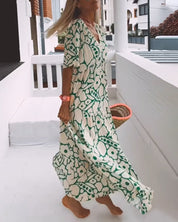 Bedrukte Jurk V-hals Magreet in de kleur Groen voor dames in stijl ideaal voor de herfst.