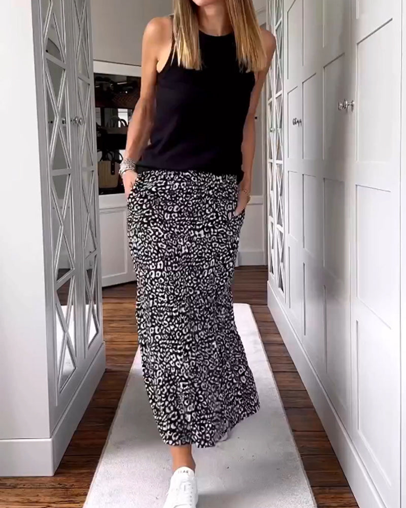 Casual bedrukte lange rok in de kleur Zwart voor dames in stijl ideaal voor de lente.