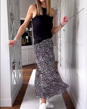 Casual bedrukte lange rok in de kleur Zwart voor dames in stijl ideaal voor de lente.