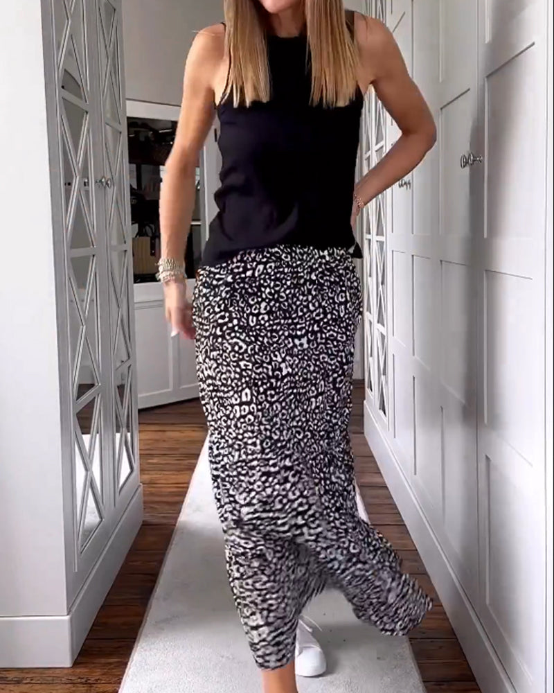 Casual bedrukte lange rok in de kleur Zwart voor dames in stijl ideaal voor de lente.