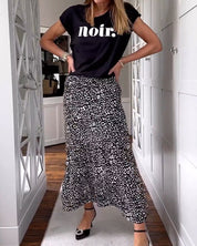 Casual bedrukte lange rok in de kleur Zwart voor dames in stijl ideaal voor de lente.