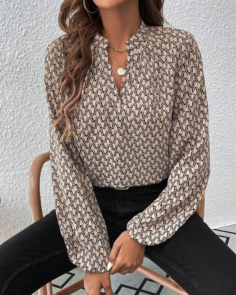 Casual Blouse met V-hals en print in de kleur Khaki voor dames in stijl ideaal voor de herfst.