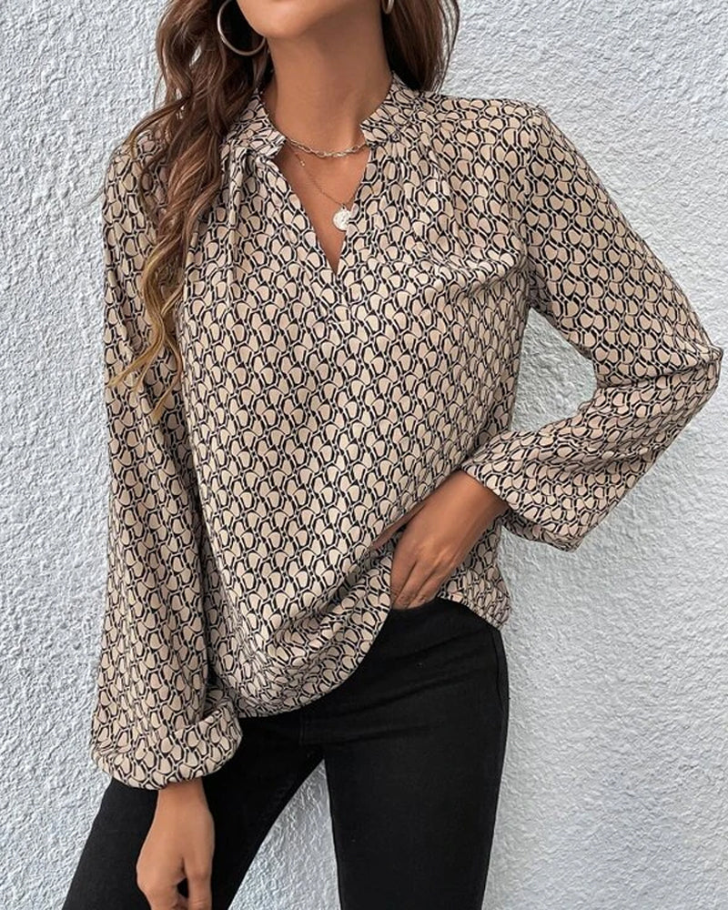 Casual Blouse met V-hals en print in de kleur Khaki voor dames in stijl ideaal voor de herfst.