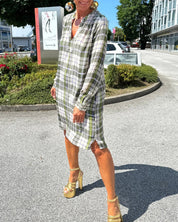 Casual jurk met V-hals en geruit patroon in de kleur Groen voor dames in stijl ideaal voor de herfst.