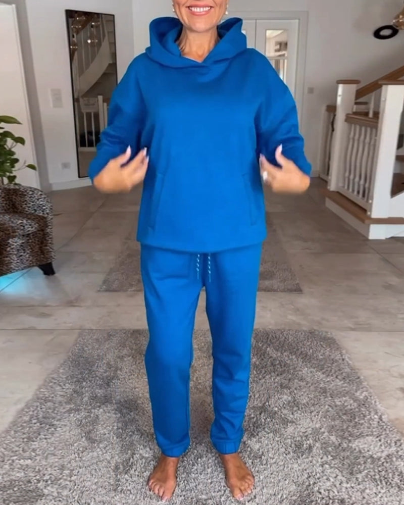 Casual tweedelige set met hoodie in de kleur Blauw voor dames in Lounge stijl ideaal voor de herfst.