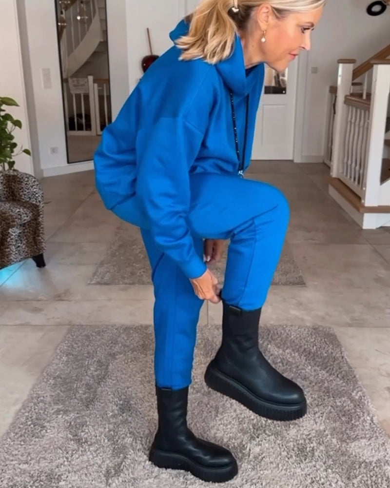 Casual tweedelige set met hoodie in de kleur Blauw voor dames in Lounge stijl ideaal voor de herfst.