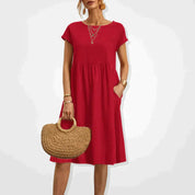 Comfortabele Zomerjurk Voor Vrouwen in de kleur Rood voor dames in stijl ideaal voor de zomer.