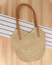 Dames Strandtas van riet in de kleur Beige voor dames in Beach stijl ideaal voor de zomer.