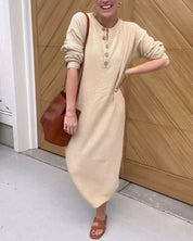 Effen casual jurk met ronde hals in de kleur Khaki voor dames in stijl ideaal voor de herfst.