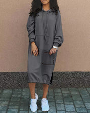 Effen kleur jurk met capuchon in de kleur Donkergrijs voor dames in stijl ideaal voor de herfst.