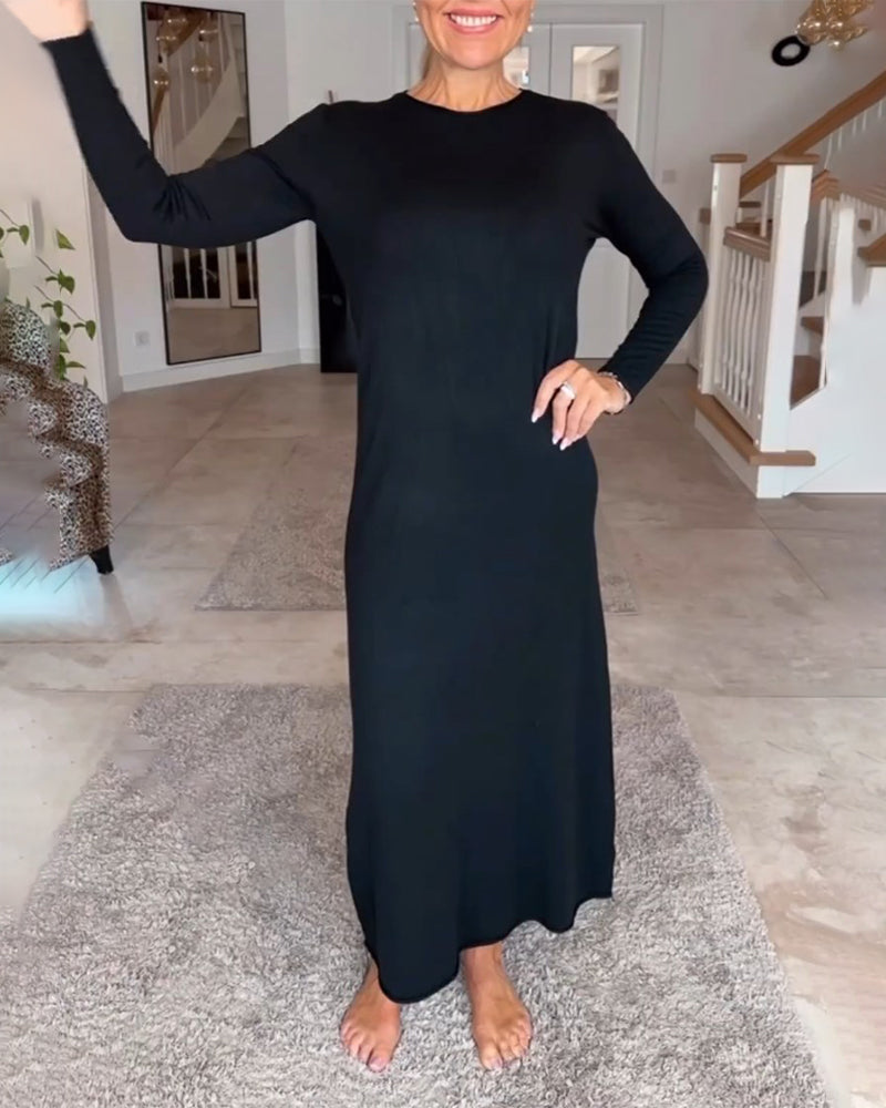 Effen lange jurk met ronde hals in de kleur Zwart voor dames in stijl ideaal voor de herfst.