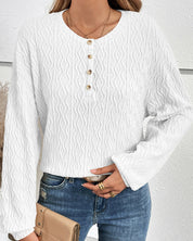 Effen topje met knopen in de kleur Grijs voor dames in stijl ideaal voor de herfst.