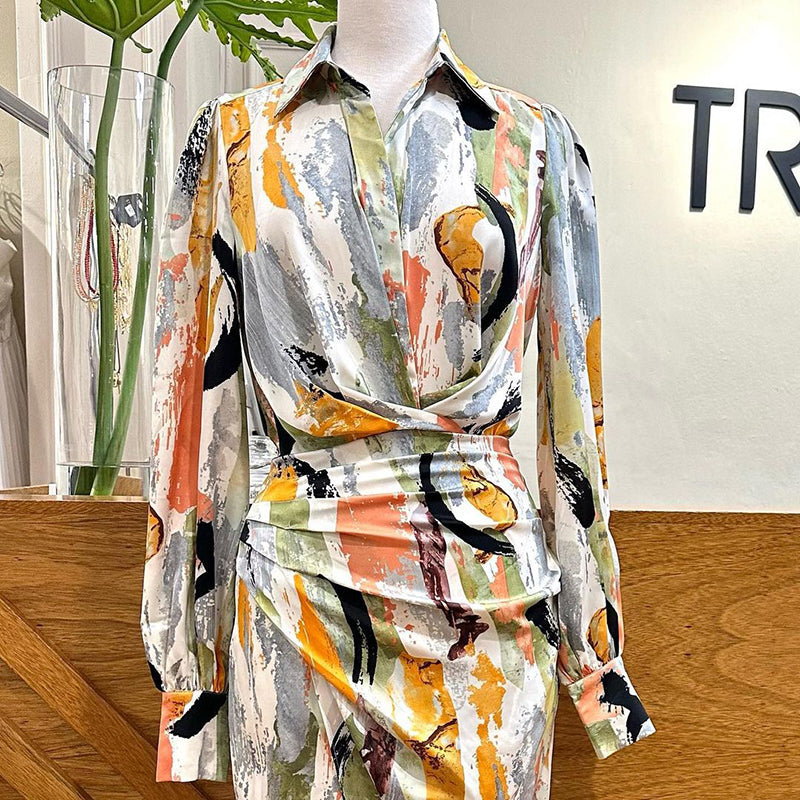 Elegante bedrukte Midi-Jurk Rosalie in de kleur Oranje voor dames in stijl ideaal voor de lente.