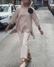 Elegante blouse met een onregelmatige snit en lange mouwen in de kleur Grijs voor in stijl ideaal voor de herfst.