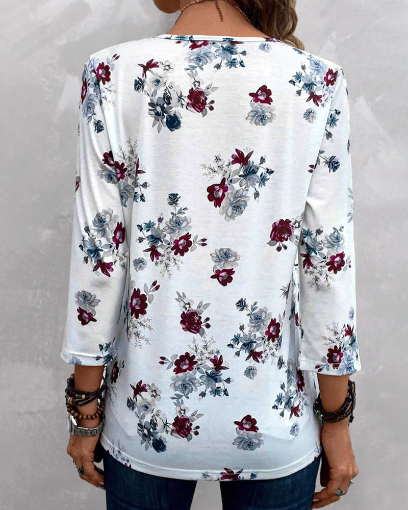Elegante blouse met gebloemde drukknopen in de kleur Wit voor dames in stijl ideaal voor de herfst.