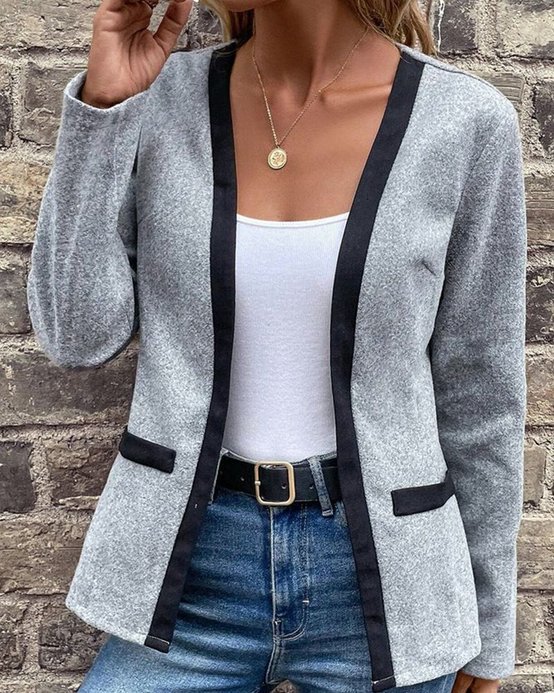 Elegante gebreide jas in een contrasterende kleur in de kleur Grijs voor in stijl ideaal voor de herfst.