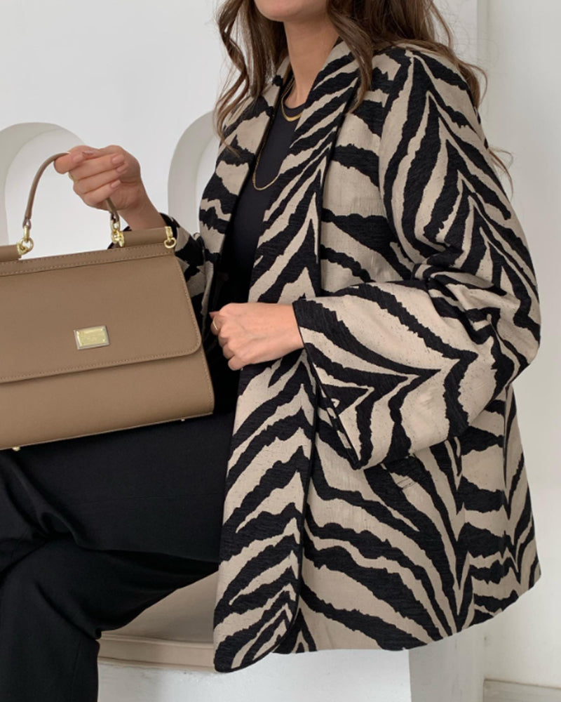 Elegante jas met zebraprint in de kleur Khaki voor dames in stijl ideaal voor de herfst.