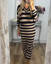 Elegante tweedelige set met gestreepte print in de kleur Zwart voor dames in stijl ideaal voor de herfst.