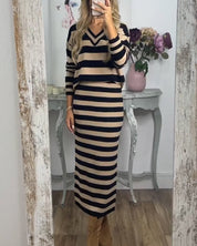 Elegante tweedelige set met gestreepte print in de kleur Zwart voor dames in stijl ideaal voor de herfst.
