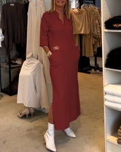 Els | Eénkleurige jurk met 3/4 mouwsplit in de kleur Bordeaux voor dames in stijl ideaal voor de herfst.