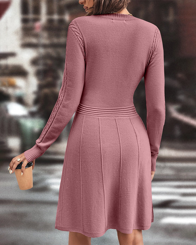 Gebreide jurk met ronde halslijn in de kleur Roze voor dames in stijl ideaal voor de herfst.