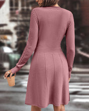 Gebreide jurk met ronde halslijn in de kleur Roze voor dames in stijl ideaal voor de herfst.