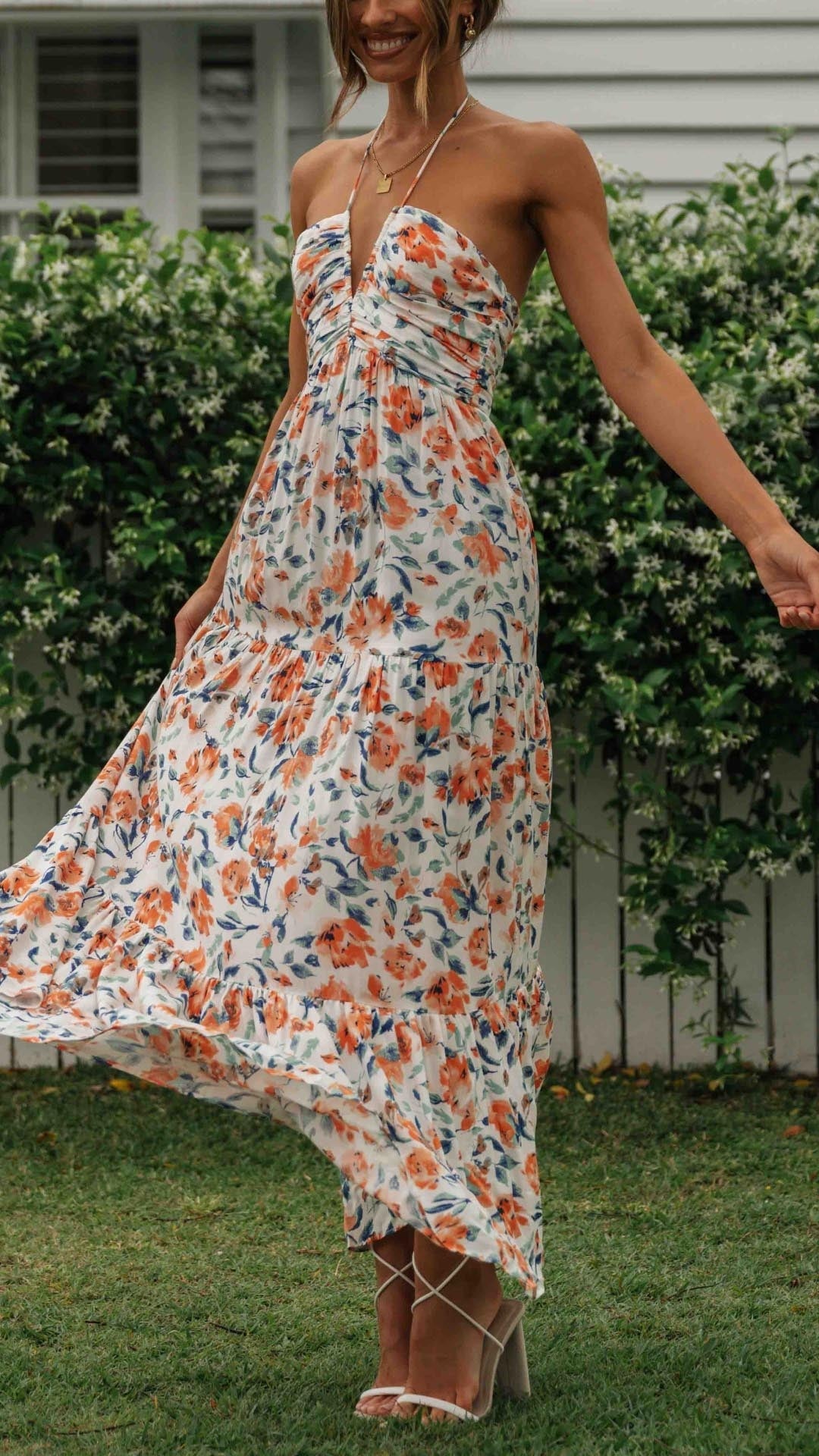 Halternek Jurk Bloemen Maxi Jurk Ruby in de kleur Blauw voor dames in stijl ideaal voor de lente.