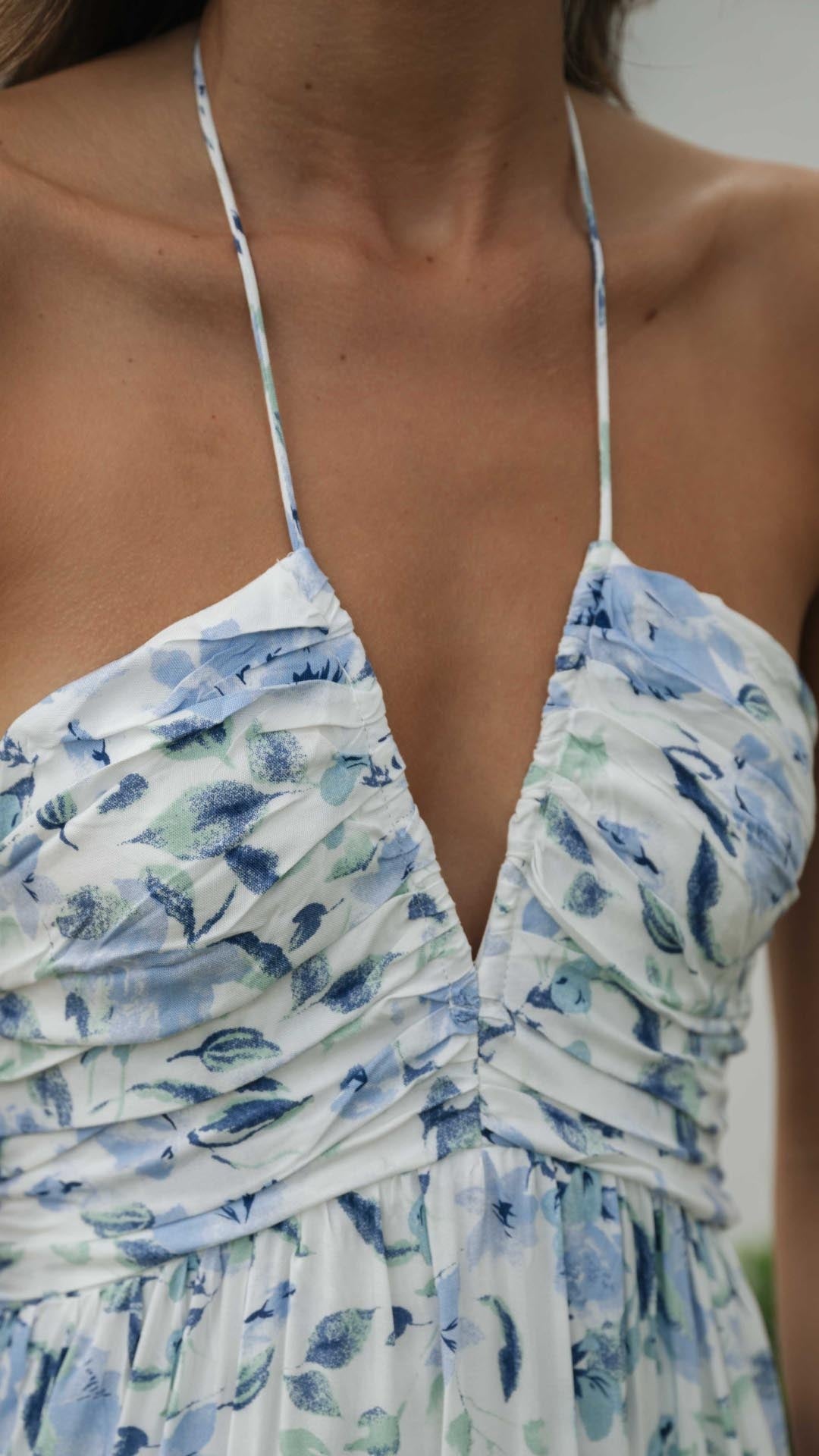 Halternek Jurk Bloemen Maxi Jurk Ruby in de kleur Blauw voor dames in stijl ideaal voor de lente.