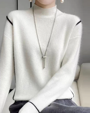 Jaq | Elegante eenvoudige dames coltrui in de kleur Wit voor dames in stijl ideaal voor de herfst.