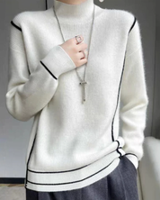 Jaq | Elegante eenvoudige dames coltrui in de kleur Wit voor dames in stijl ideaal voor de herfst.