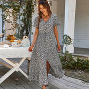 Jurk Anna in de kleur Zwart voor dames in stijl ideaal voor de zomer.