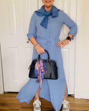 Jurk Elisabeth in de kleur Blauw voor dames in stijl ideaal voor de herfst.