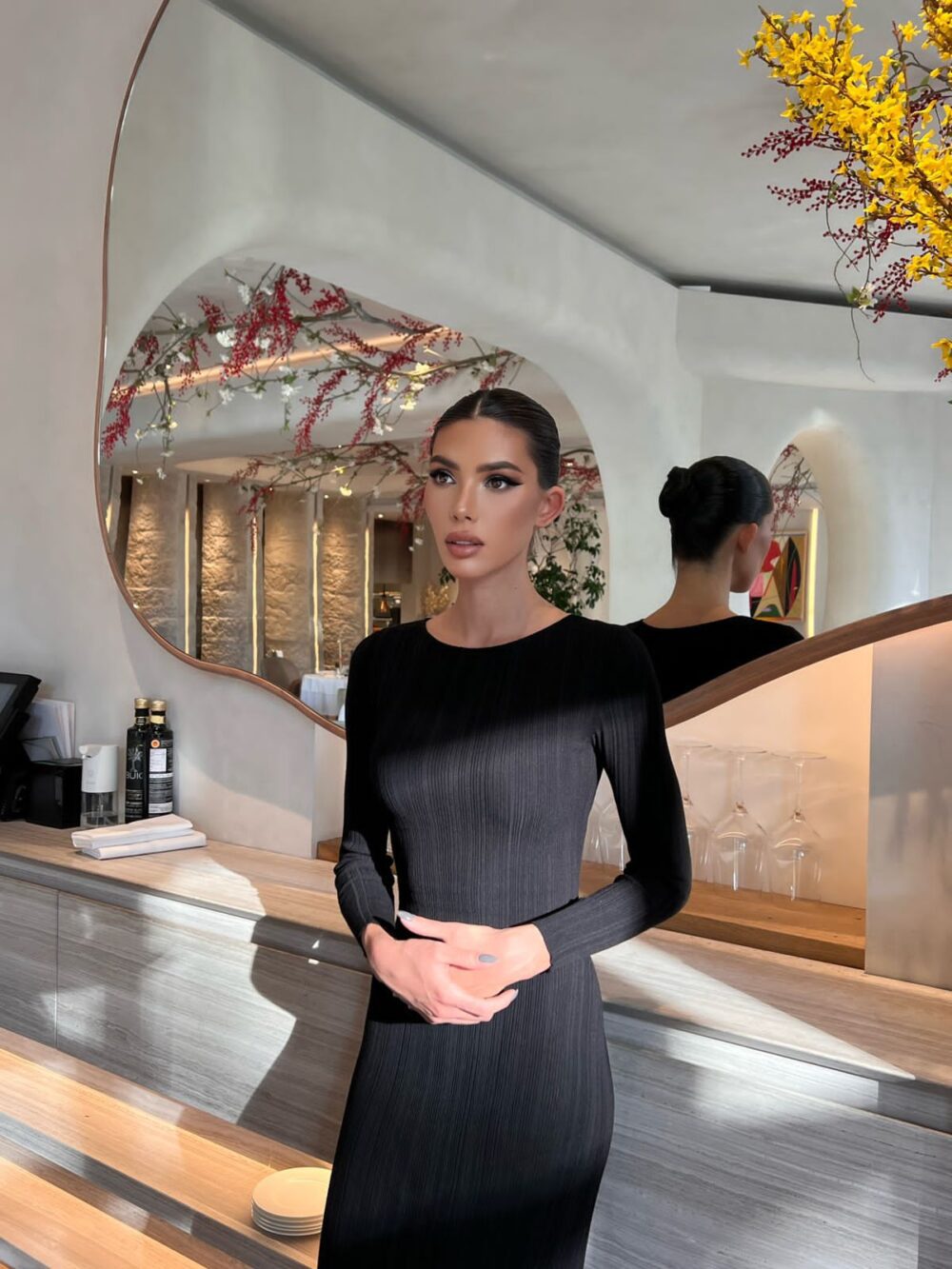 Jurk Kylie in de kleur Zwart voor dames in stijl ideaal voor de zomer.