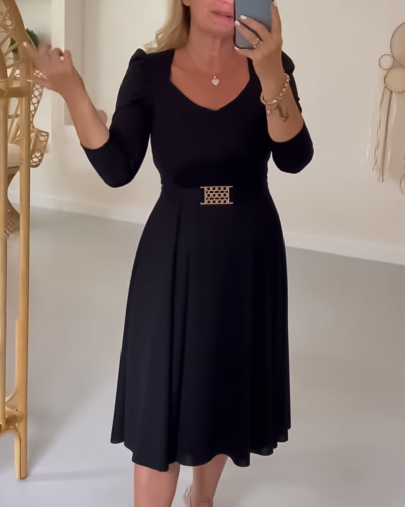 Jurk met een prachtige riem in de kleur Zwart voor dames in stijl ideaal voor de herfst.