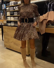 Jurk met luipaardprint in de kleur Bruin voor dames in stijl ideaal voor de herfst.