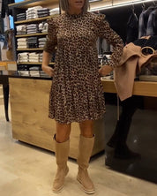 Jurk met luipaardprint in de kleur Bruin voor dames in stijl ideaal voor de herfst.