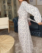 Jurk met print en V-hals in de kleur Grijs voor dames in stijl ideaal voor de herfst.