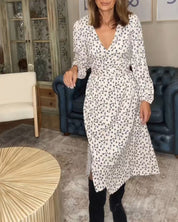 Jurk met print en V-hals in de kleur Grijs voor dames in stijl ideaal voor de herfst.