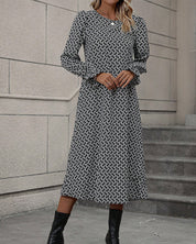 Jurk met print op een ronde halslijn in de kleur Zwart voor dames in stijl ideaal voor de herfst.